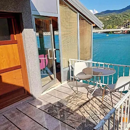 Edison Villa *